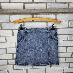 Wild Fable Women's Blue Denim Mini Skirt Size 6 Back Zipper